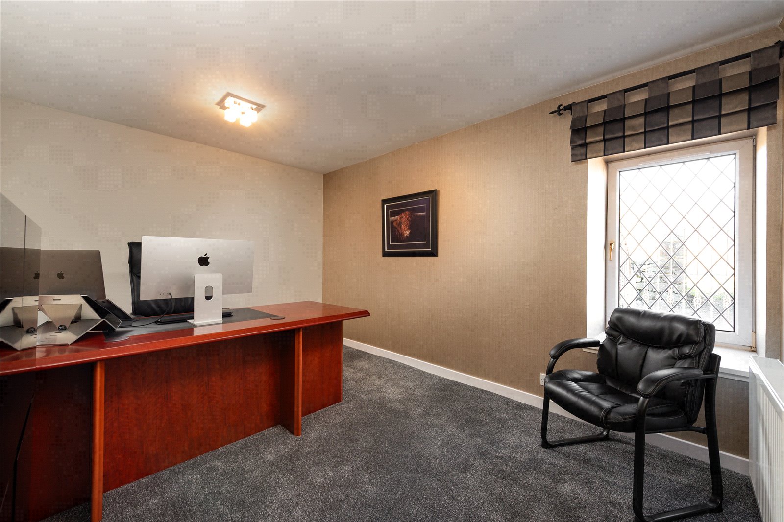 Bedroom/ Study