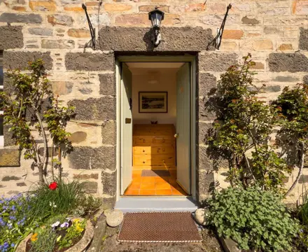 Chocolate box cottage in stunning Highland Perthshire : Kirkton Farmhouse Galbraith (2)