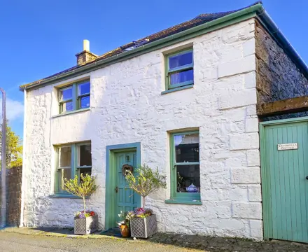 Charming Author's Cottage Tells The Tale Of A New Life : Devorgilla 1