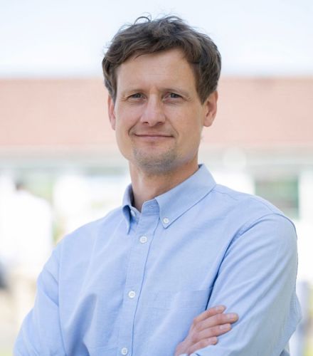 Jonathan Tompson 25