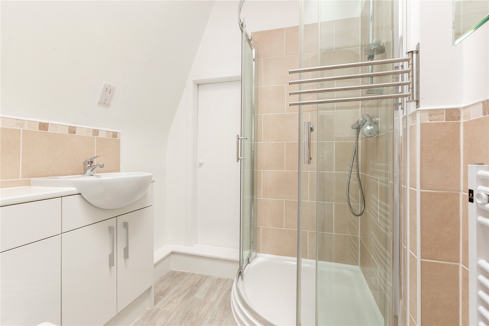 Upper Shower Room