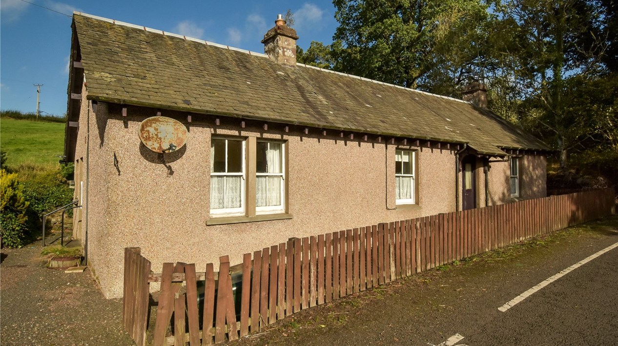 Leadmachany Cottage