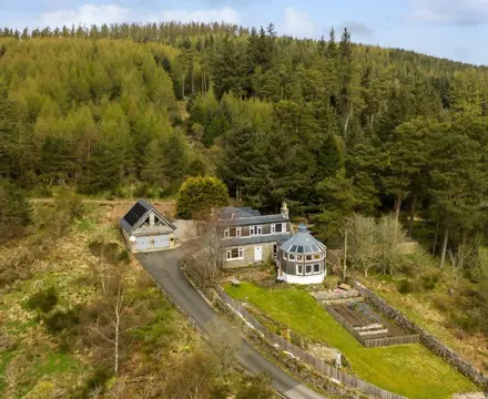 The Weekly Round Up | 17/5/24: Corren (1)