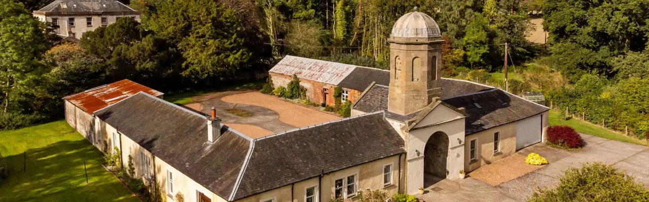 Traditional coach house in attractive rural setting : Inchmartine Coach House 1 (Large) (1)