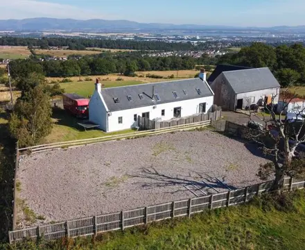 Stunning Equestrian Property within Easy Reach of Edinburgh and Glasgow: 1663323680 Easter Pirleyhill 7 808X455