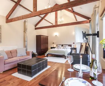 Superb gate lodge with four bedrooms and annexe now available to rent : The Lodge At Brokenheugh Annex 3