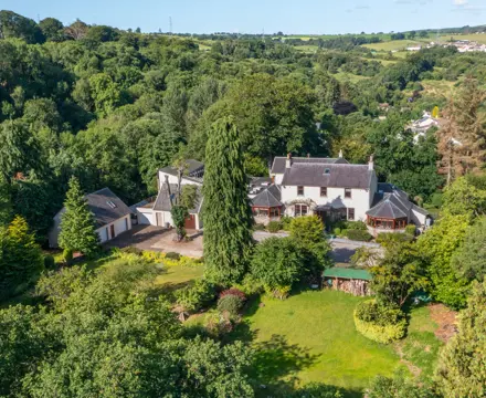 Elegant country house with gatehouse, glorious grounds and pool: Clyde House 1