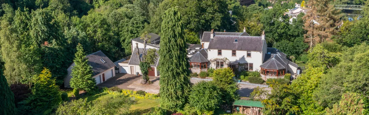 Elegant country house with gatehouse, glorious grounds and pool: Clyde House 1