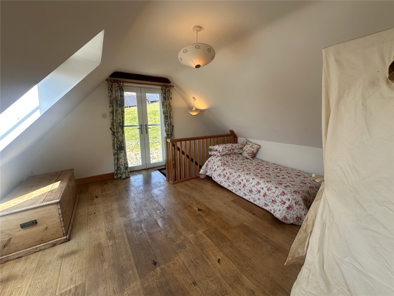 Bed Or Sitting Room