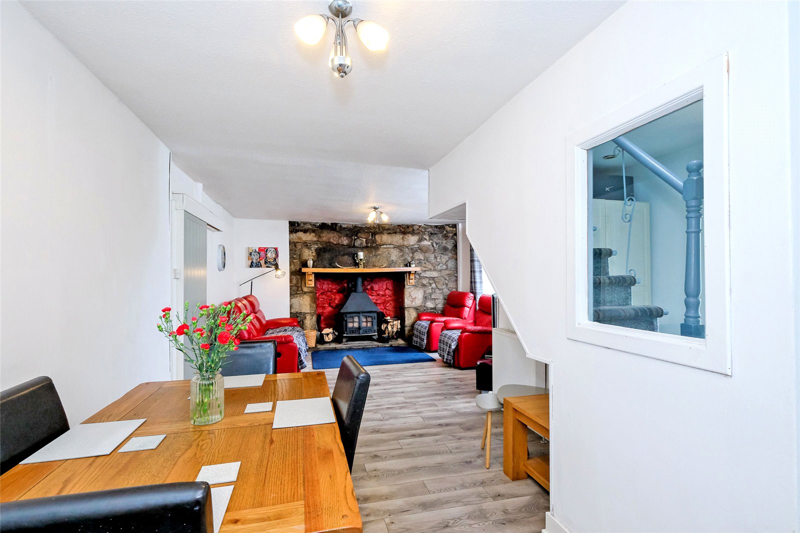 Lounge/ Dining Area