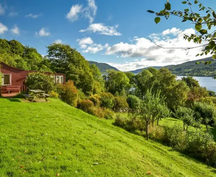 Charming waterfall cottage offers spectacular lochside living in Highland Perthshire : Per240091 03