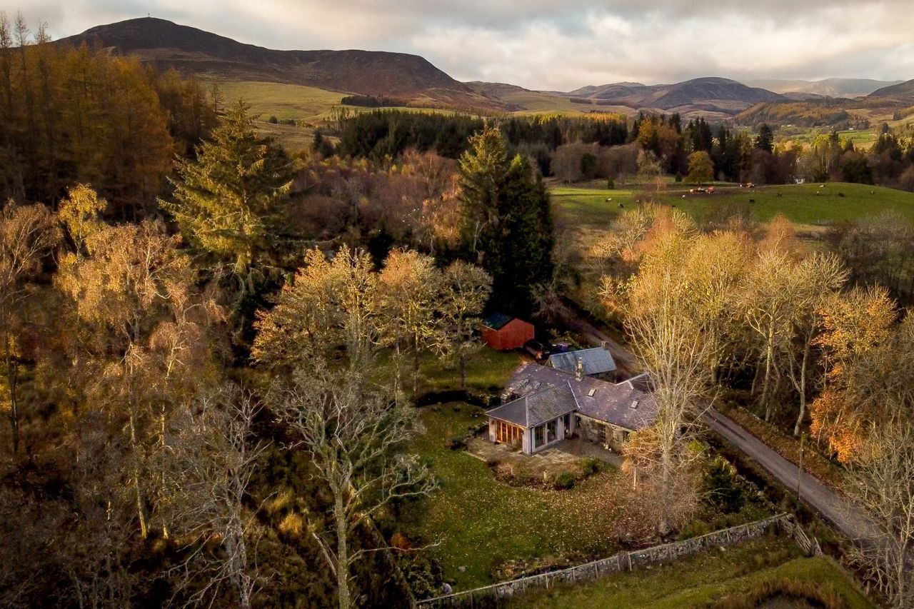 Beautiful Cottage With Stunning Views In Glen Isla Galbraith