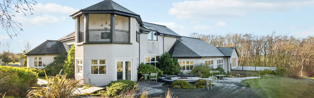 Impressive Country House in East Ayrshire  with Private Fitness Suite and Indoor Swimming Pool : Redwood 1