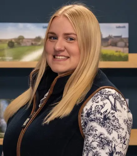 Photo of Laura Hunter