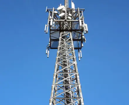 Owners warned on tactics of radio mast operators seeking to secure below-market agreements at lease renewal : Transmission Mast