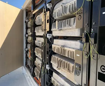 Battery charge: three companies leading the storage race: 1 battery