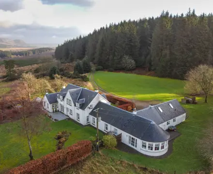 Beautiful Rural Property with Land in Desirable Location: Gartloaning 1