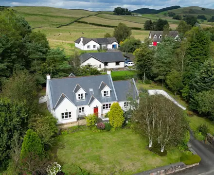 Attractive village house ideal for family life: Houstons Piece 1