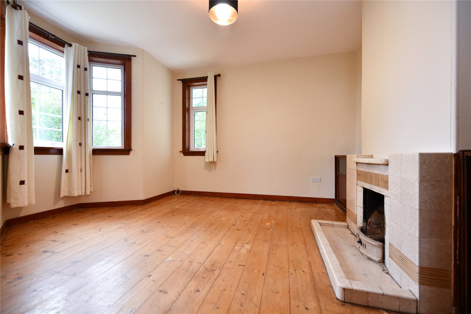 Dining/Bedroom 5
